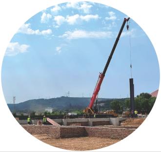 　　◥图为平凉红牛屠宰精深分割生产线建设项目施工现场。该项目计划引进国内先进屠宰精深加工技术，建成后将进一步延伸产业发展链条，提高平凉红牛产品竞争力和附加值。
　　        本报记者 杨曼艺 摄